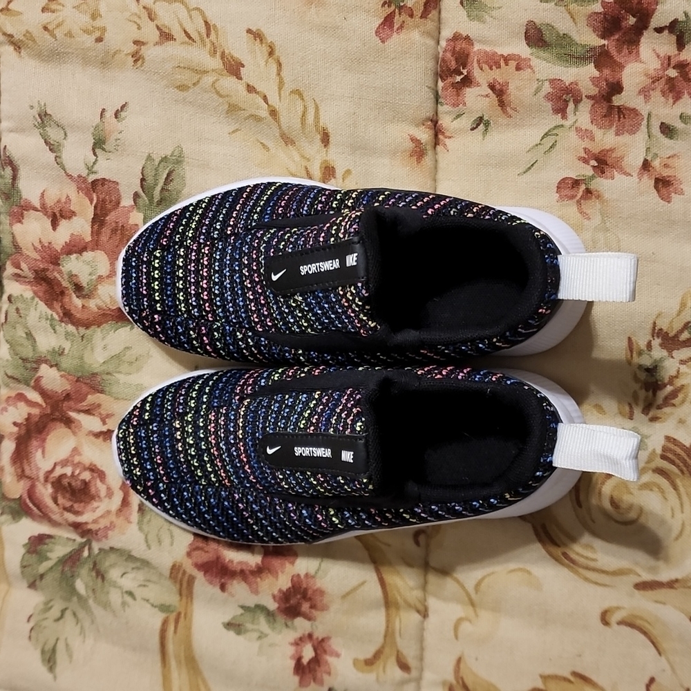 Nike size 9c. Blk/multi color